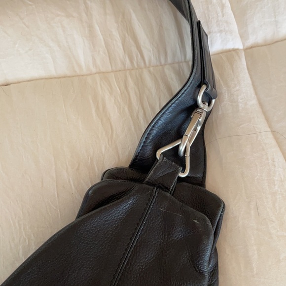 Leather backpack - Picture 2 of 5